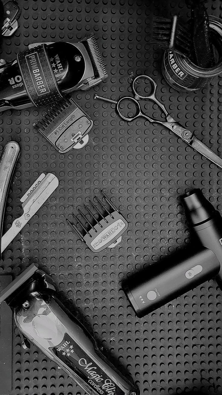 Papel de parede para barbeiros: Flatlay em preto e branco (tools)