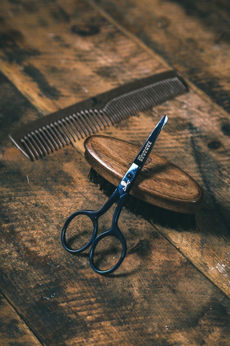 Papel de parede para barbeiros: Kit no tapete (detalhe)