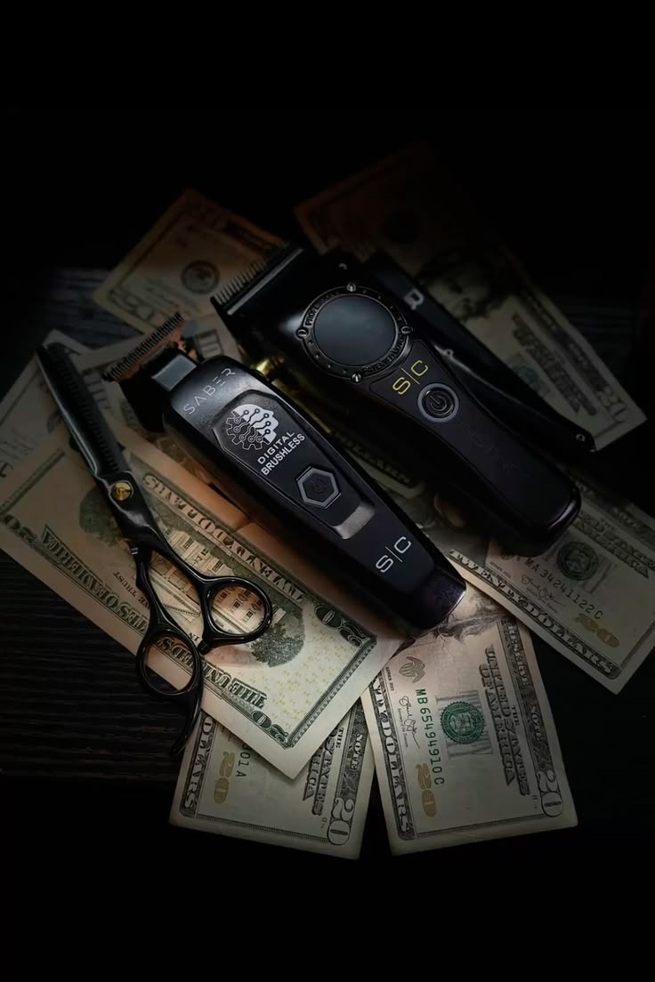 Papel de parede para barbeiros: Máquinas sobre dinheiro (dark)